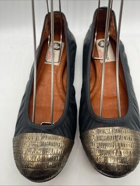 Lanvin Paris lamb skin black leather gold
Toe Cap flats Sz 7 - 7-1/2
